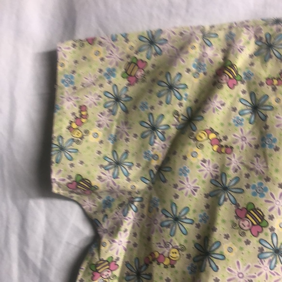 Faux wrap scrub top butterfly caterpillar small tie back waist green - Picture 5 of 11